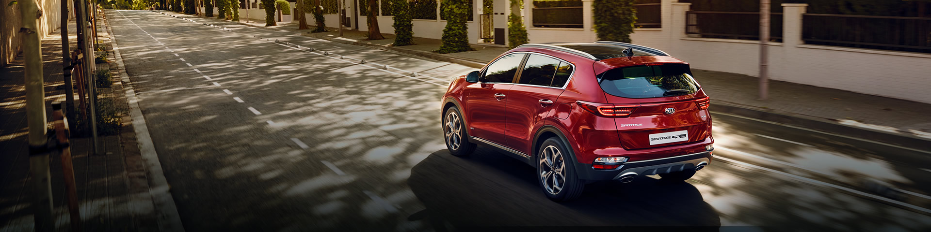 Roter Kia Sportage auf Straße